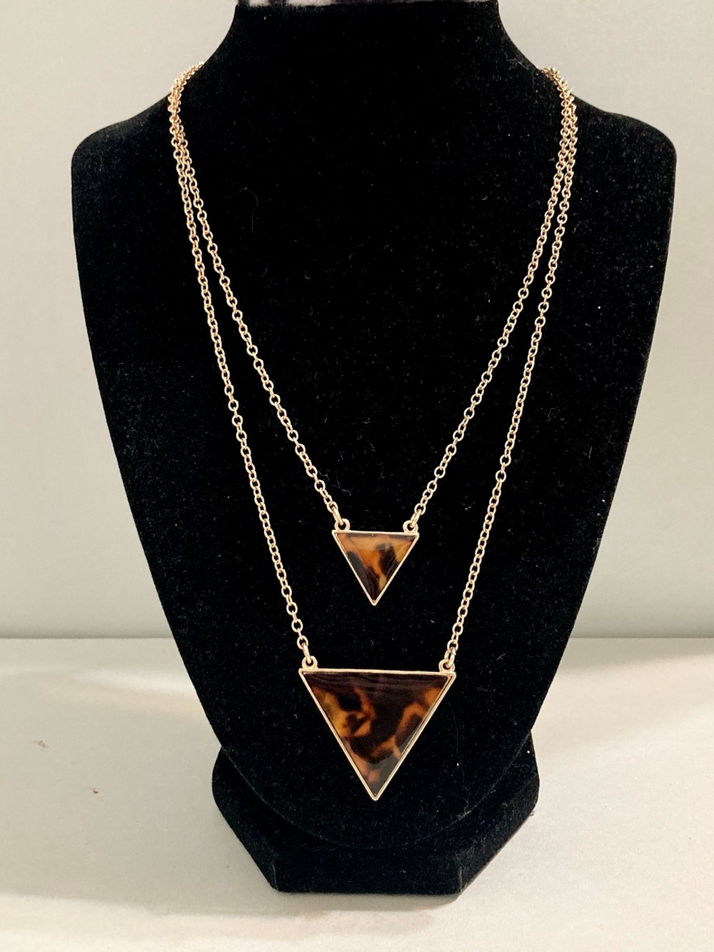 Gold-Tone Double Layer Triangle Pendant preloved Necklace Tortoiseshell design